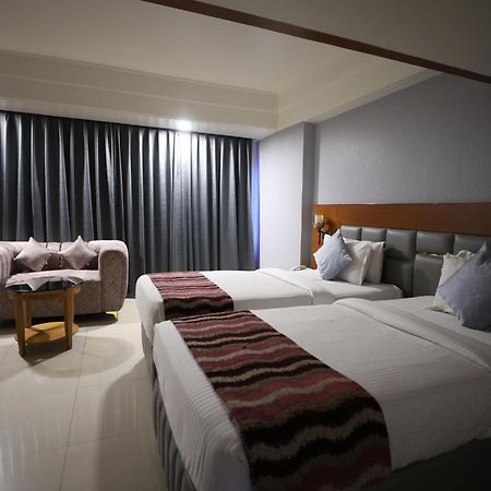 היידראבד Eastin Hotels מראה חיצוני תמונה